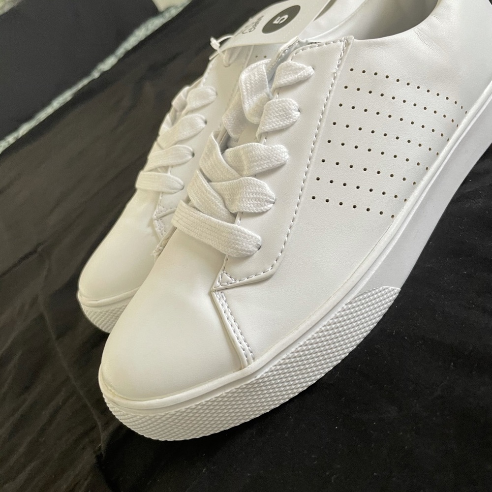 COPY - White tennis shoes - Picture 6 of 10